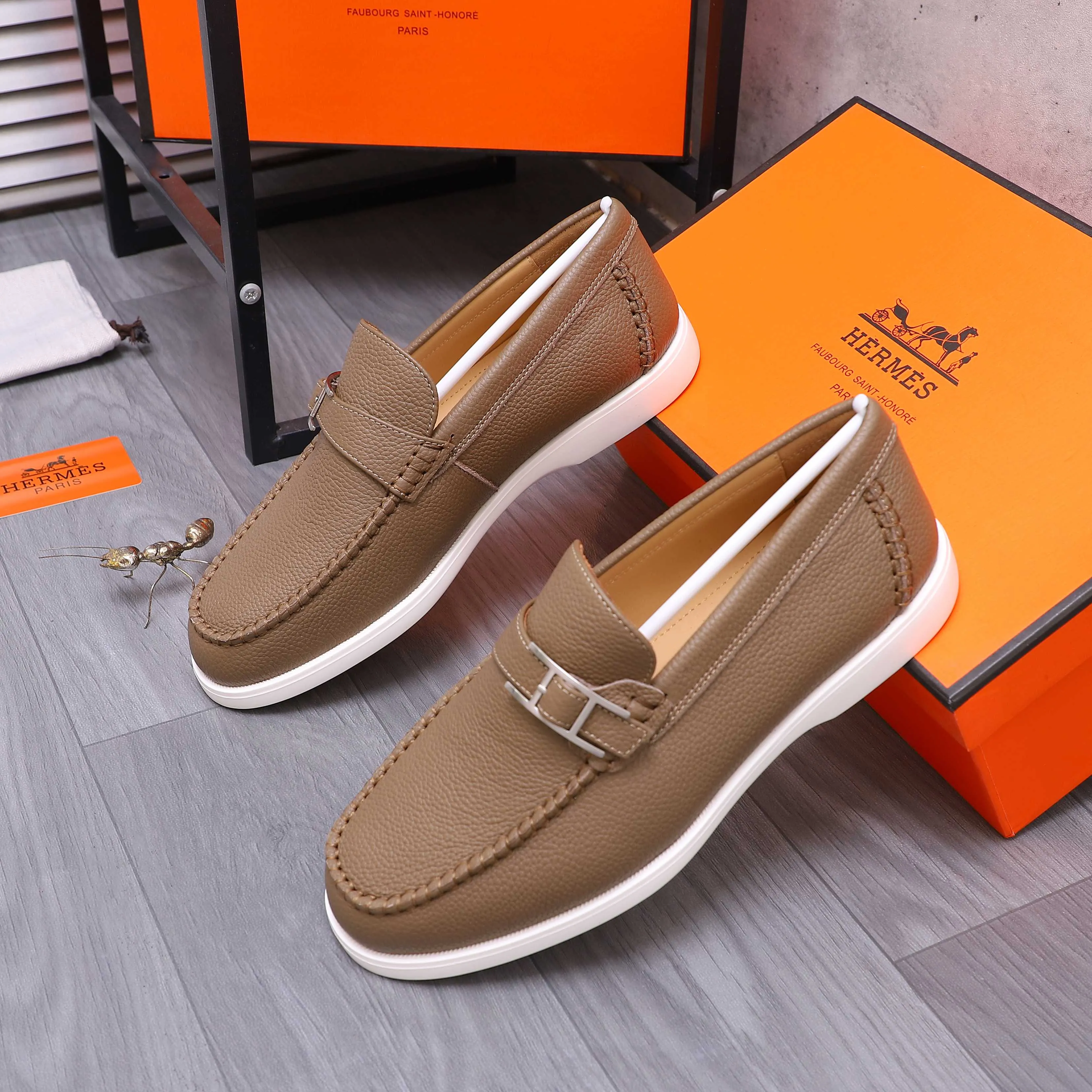 Men's shoes 💰p560 Product trademark: HERMES "Hermes" casual slip-on men's shoes. Regular size: 38-46 (45.46 is custom-made and non-returnable) Product materials: Selected pebbled cowhide upper, cowhide lining, original foam rubber ultra-light sole